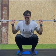 Entrenador personal y preparador físico con 5 años de experiencia, listo para ayudarte con el cambio saludable que quieres.